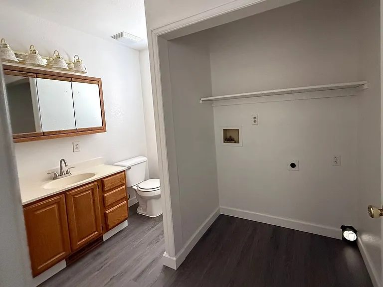 Elbow Dr W 228-230 — Photo 12