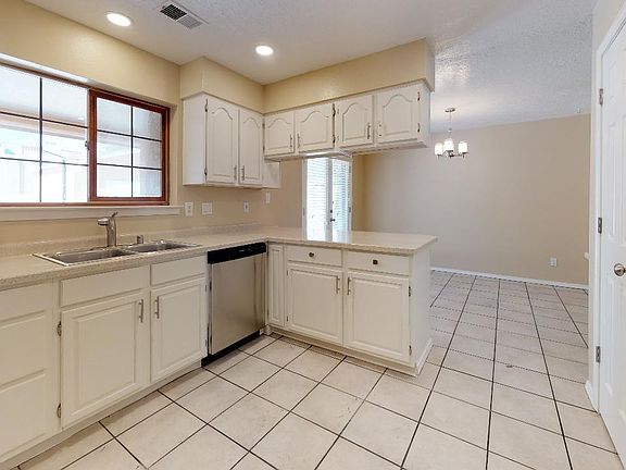 d62MRfBpN1j - Kitchen