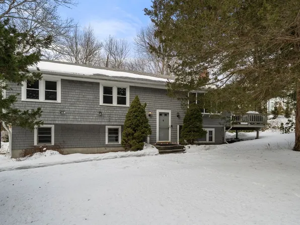 8 Blair Dr, Kingston, MA 02364