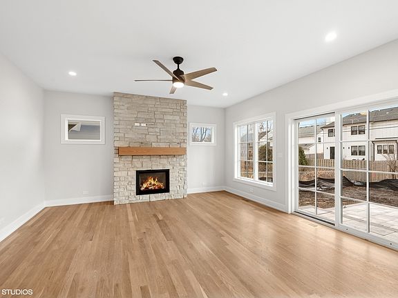 3rd image of 2233 Oak Ave