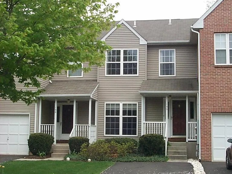 199 Victoria Ct — Photo 1