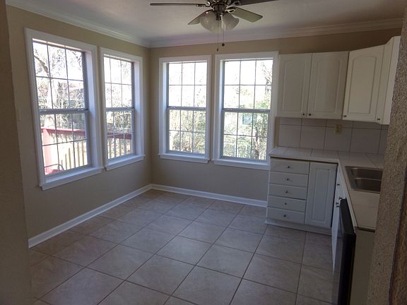 5th image of 932 Winter Garden Dr