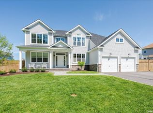 46 Wildflower Dr, Ridge, NY 11961