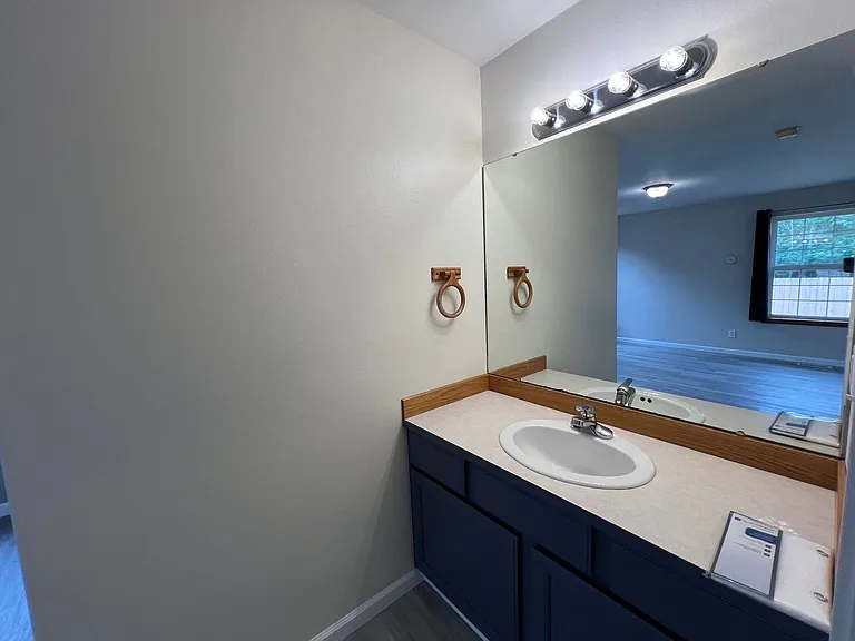 1360 Roma Rd — Photo 43