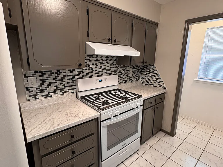 1211 E Wayne St — Photo 4