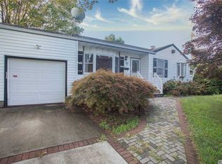 60 Hale St, Brentwood, NY 11717