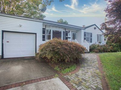 60 Hale St, Brentwood, NY, 11717