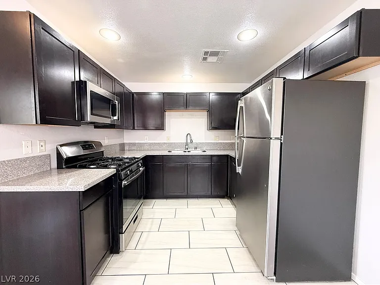 401 Pine Haven St #206 — Photo 6