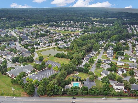 3rd image of 227 Clairhill Ct