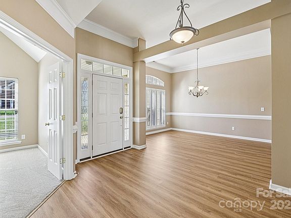 4th image of 139 Lamplighter Ln