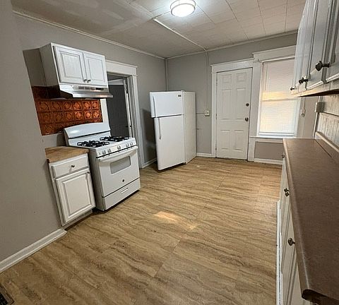 4th image of 78 Hawkins St APT A
