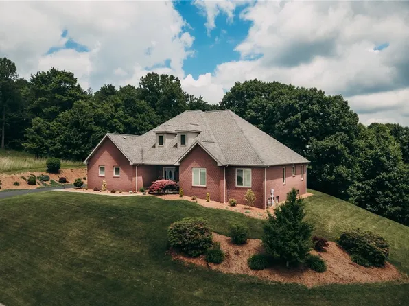 210 Skyline Dr, Indiana, PA 15701