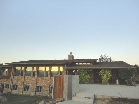 West vew of home