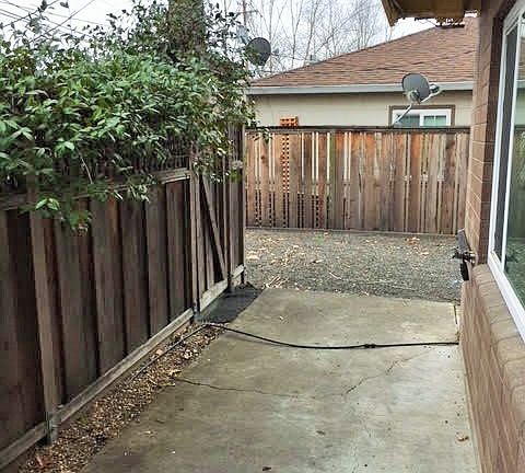 3rd image of 1141 Oak Ave