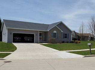 4311 Country Ln, Manitowoc, WI 54220