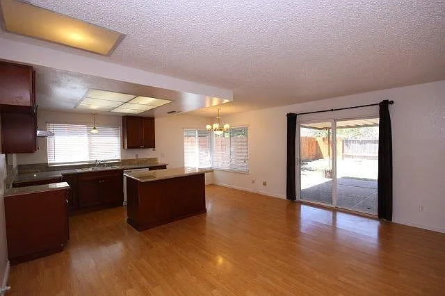 102 Summer Rim Cir photo 1