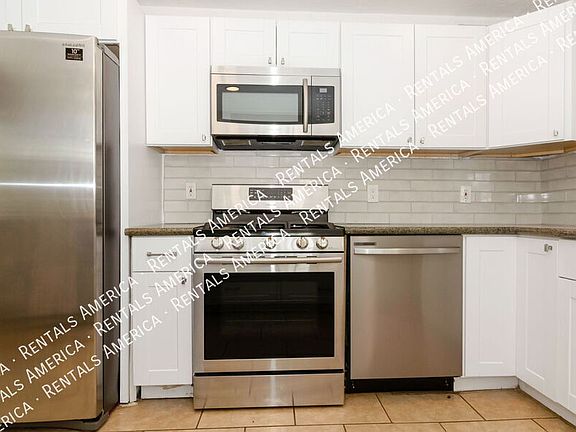 5th image of 525 E Linden St