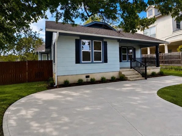 624 S AUSTIN ST, Seguin, TX 78155