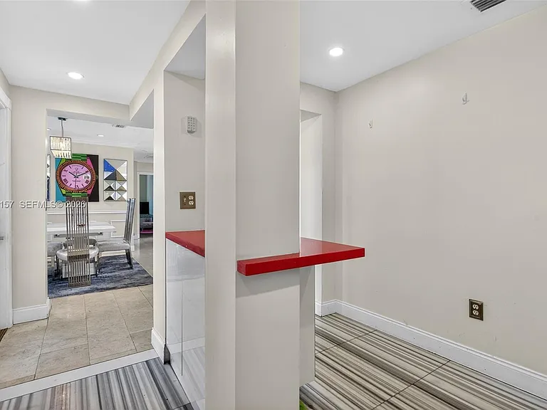 268 SE 8th Ave — Photo 13