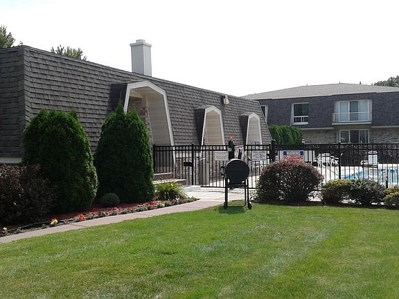 2nd image of 3610 Lakeshore Dr APT C3