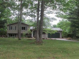 20465 White Oak Ct, Lake Ann, MI 49650