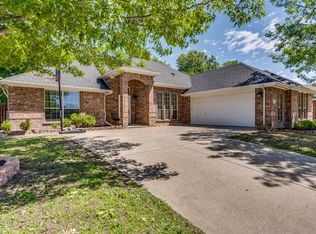 209 Richard Ln, Red Oak, TX 75154
