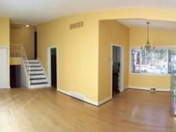 502 Upland Rd, Pikesville, MD 21208