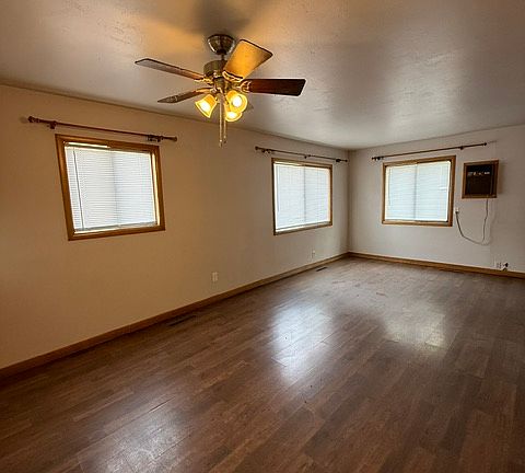 5th image of 1805 NE Valley Rd