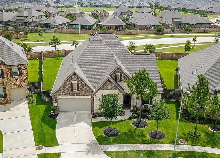 Lovely one story Lennar home sits on a large lot and does not have any back neighbors.