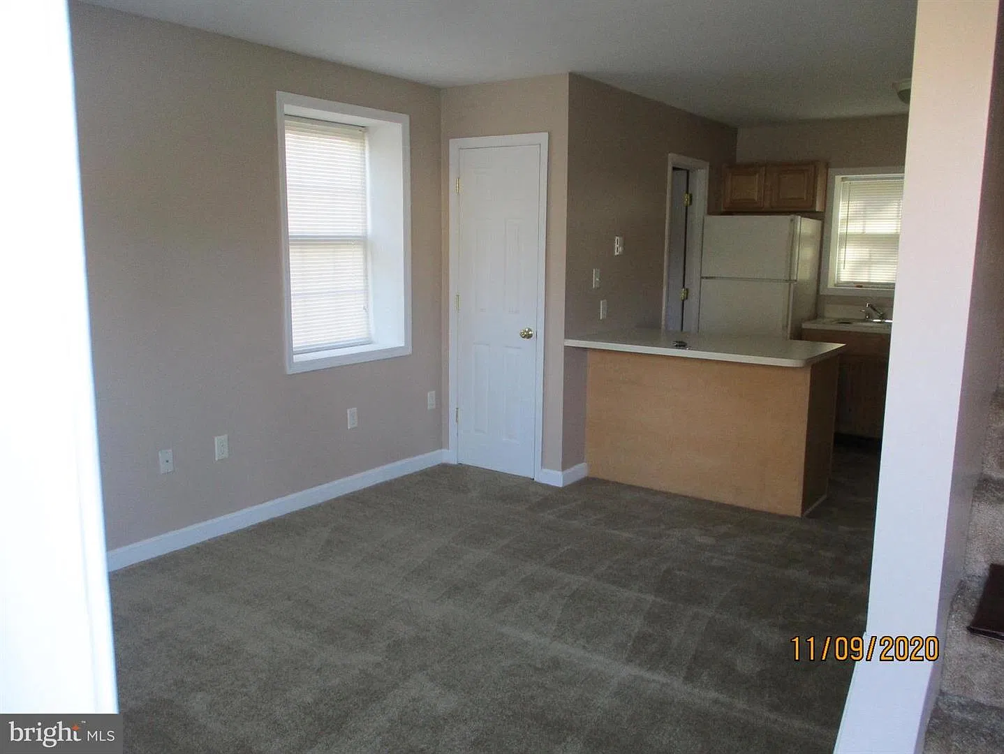 1 bed, 1.5 bath, 860 sqft, $850 — Photo 3