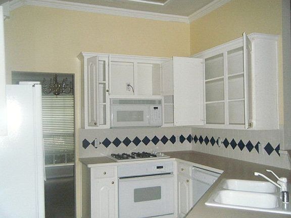 4th image of 3617 Granbury Dr