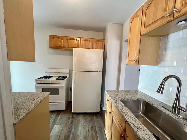 23231 Park St — Photo 6