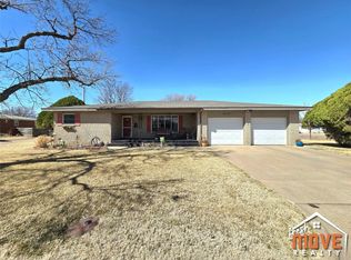 1713 Old Manor Rd, Garden City, KS 67846