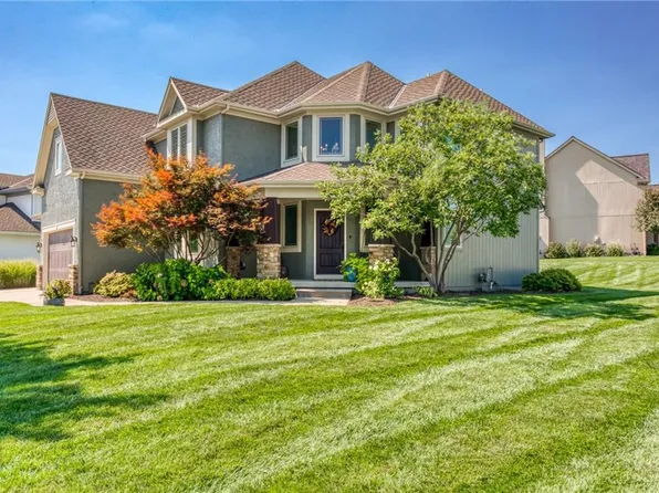 11270 S Belmont Dr, Olathe, KS 66061