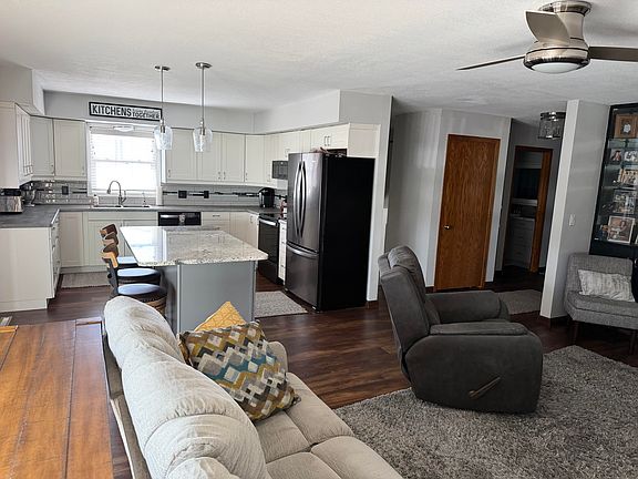 4th image of 1009 Willow Dr