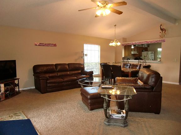 HUGE FAMILY ROOM