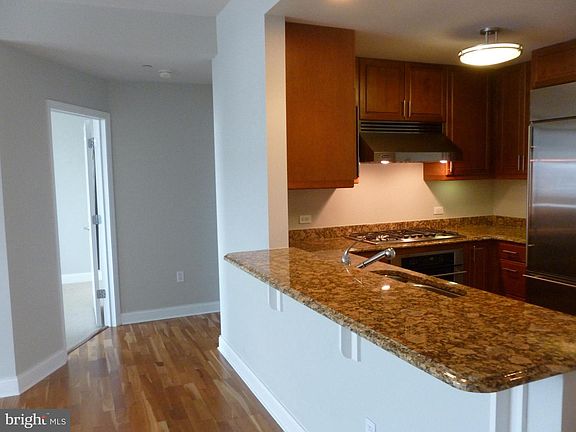 4th image of 440 S Broad St Unit 904