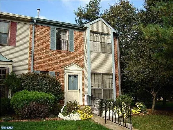 17 Veros Ln #228, Franklin Park, NJ 08823