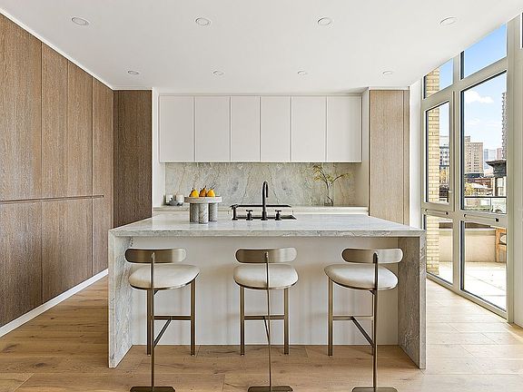 3rd image of 66 Clinton St Unit Penthouse