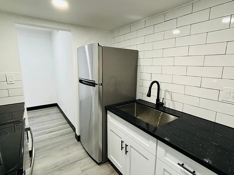 1922 Fairfield Ave #211 — Photo 7