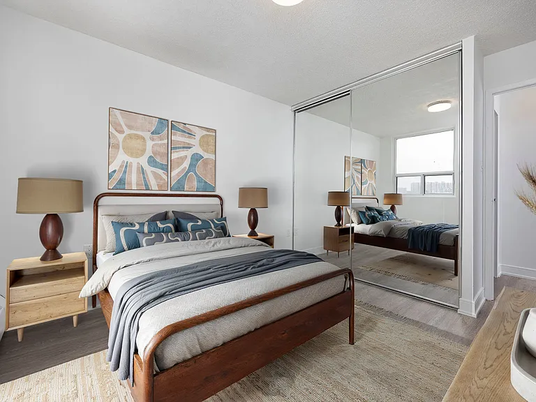 3122 Hurontario St — Photo 5