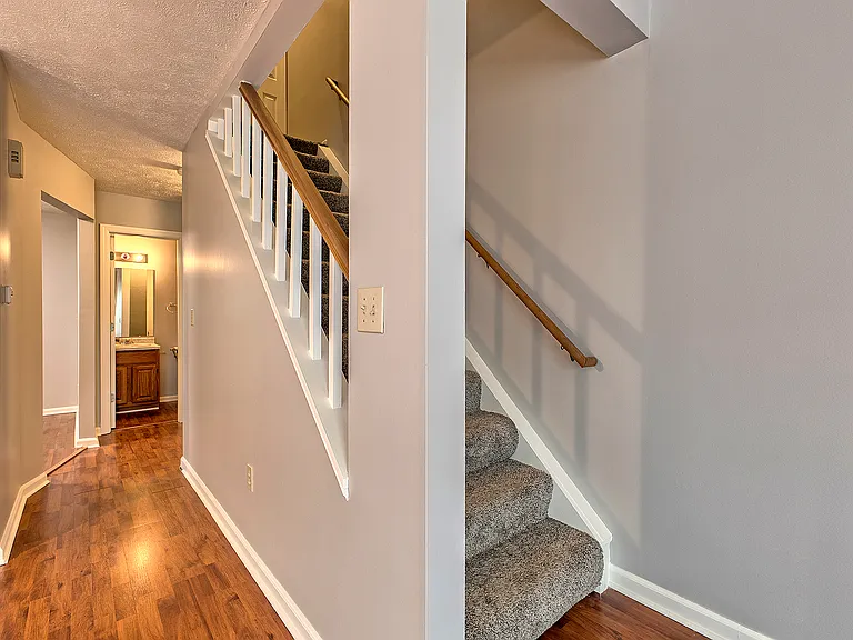 128 Winston Way — Photo 5