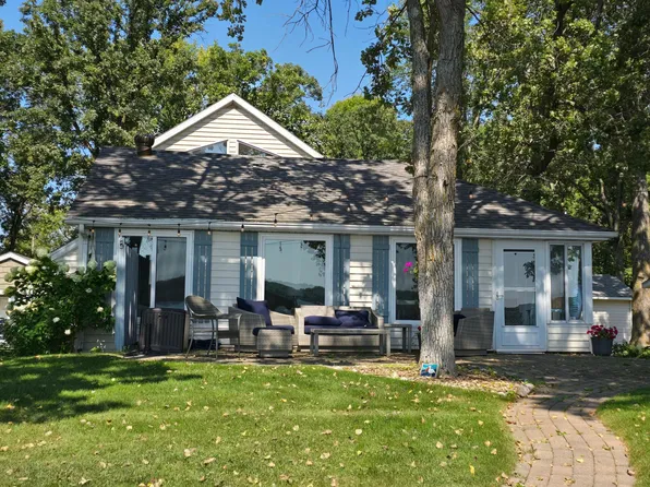51374 Pelican Point Dr, Detroit Lakes, MN 56501