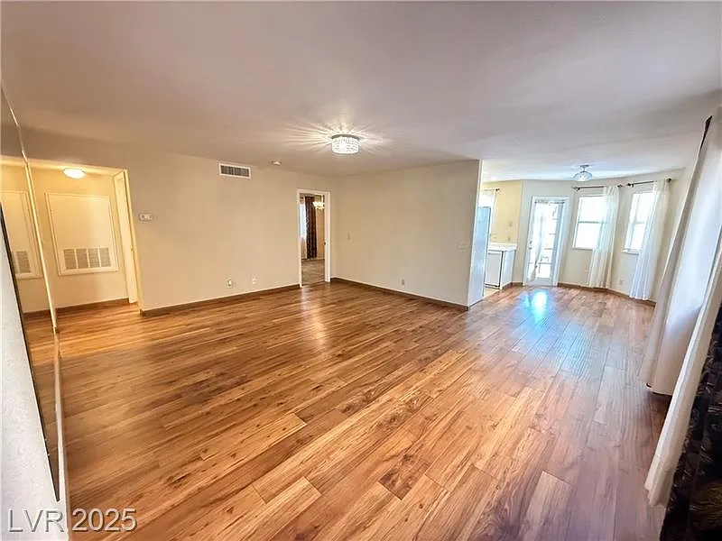 3 bed, 2.0 bath, 1059 sqft, $1,595 — Photo 4