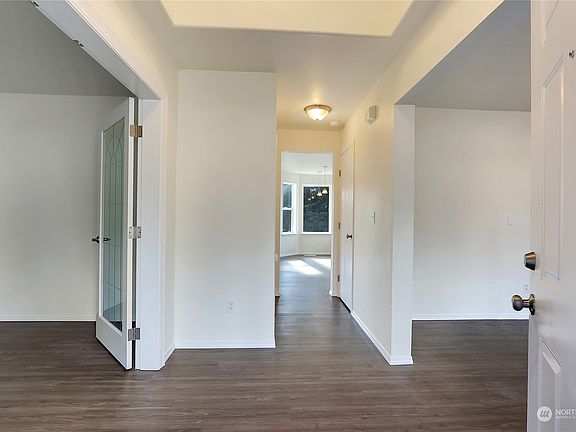 4th image of 16502 10th Avenue Ct E
