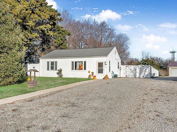 2nd image of 1065 Janes Rd