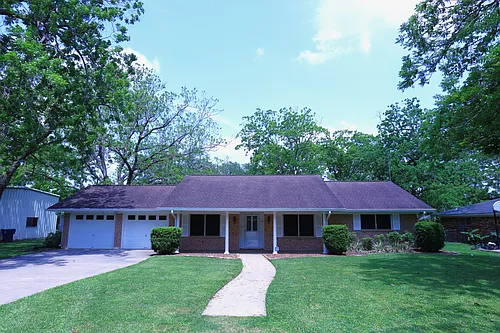 115 Irwin Rd Photo 1