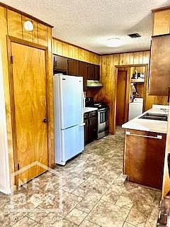 4th image of 2976 Highland Dr