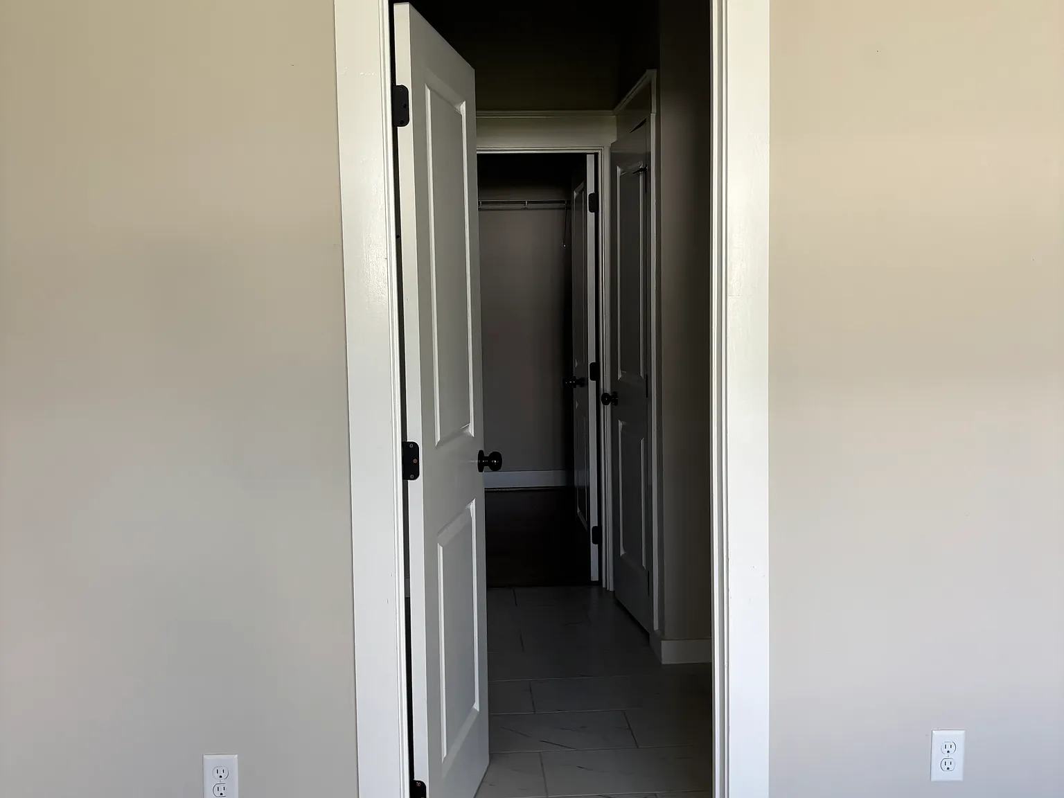 3 bed, 2500 sqft, $2,400 — Photo 3