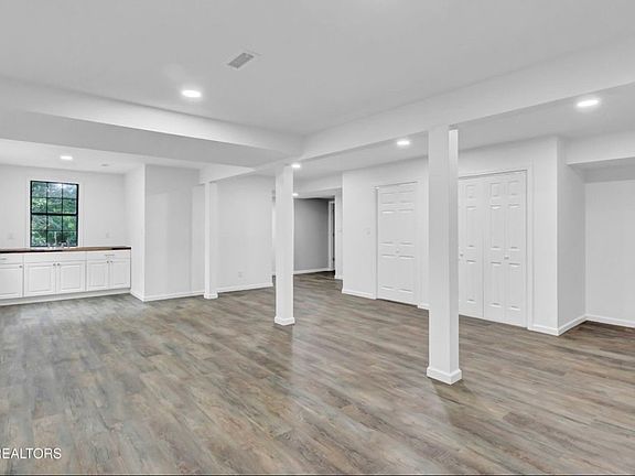 4th image of 1453 Overton Ln